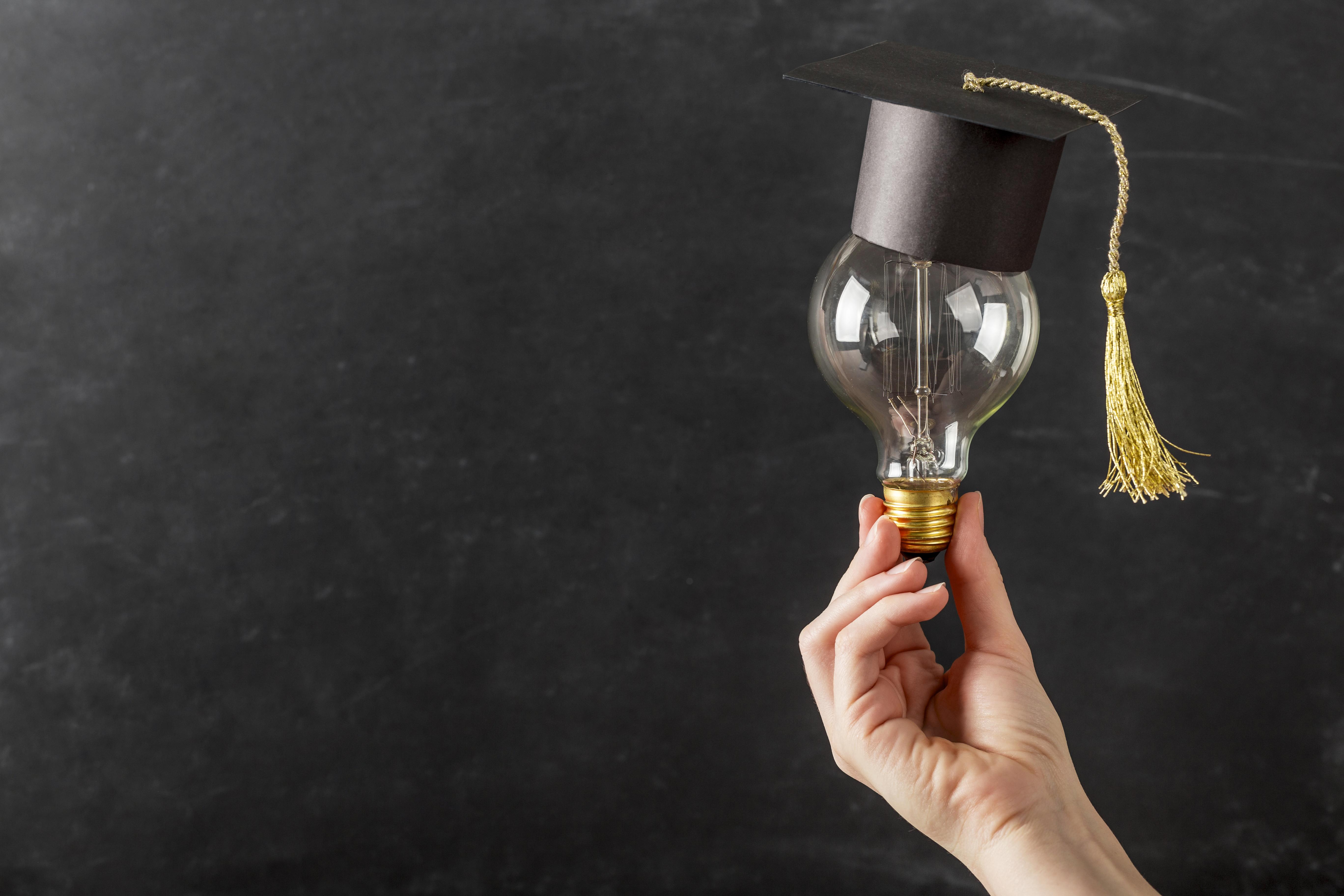 Come scrivere una tesi di laurea efficace: consigli e trucchi.