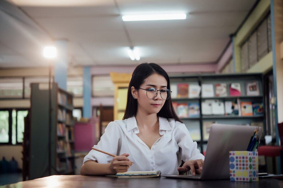 Tesi o Non Tesi? Ecco Come Scegliere l'Argomento Perfetto!